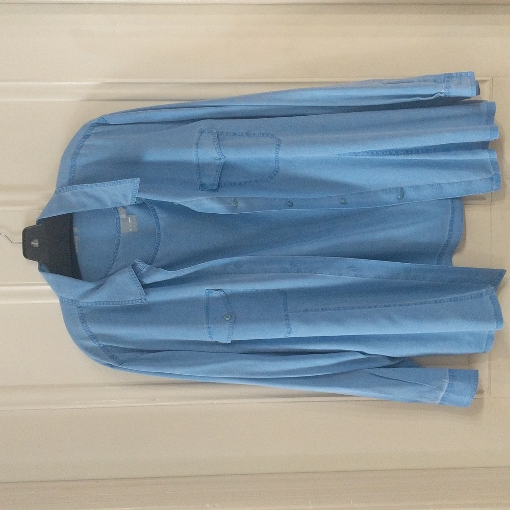 GO Silk woman's 2 piece silk tank with button up cover blouse. Like new.